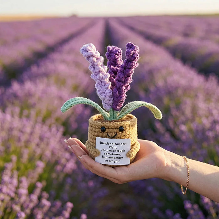 Lavanda tejida al crochet en maceta