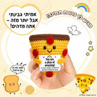 Porción de pizza tejida al crochet con mensaje positivo