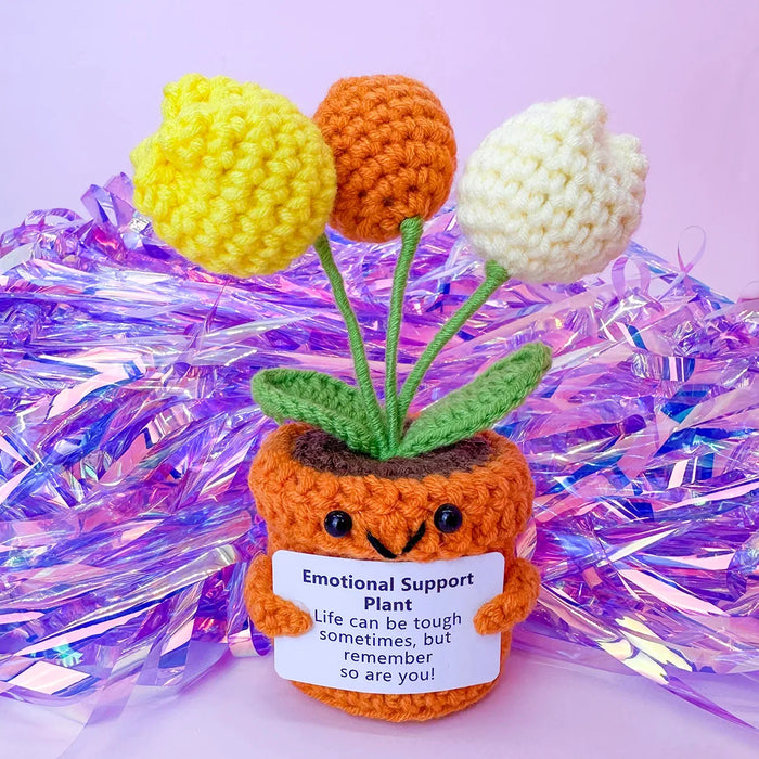 Trío de tulipanes tejidos al crochet en maceta naranja
